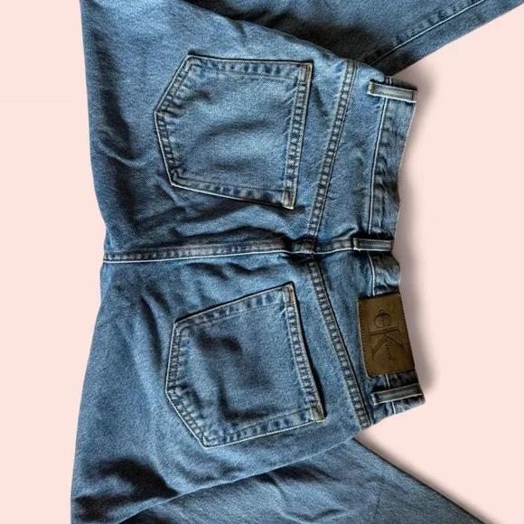 Calvin Klein Jeans High Rise Blue Denim Mom Jeans - Picture 2 of 4